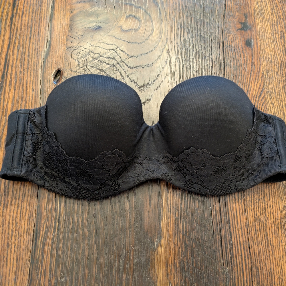 VS 32C Elegant Black Lace Strapless Bra